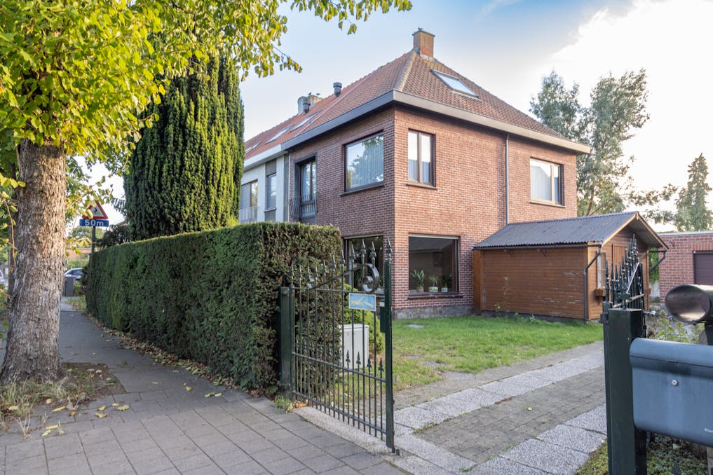 Halfopen huis met veel potentieel te Mariakerke