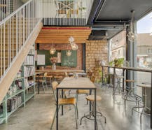 Veelzijdig handelspand (ca. 329 m²) te huur in Roeselare
