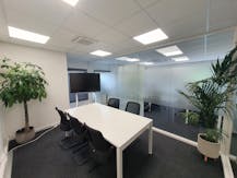 Kantoor (110 m²) met all-in diensten in IDOLA bedrijvencentrum te Lochristi