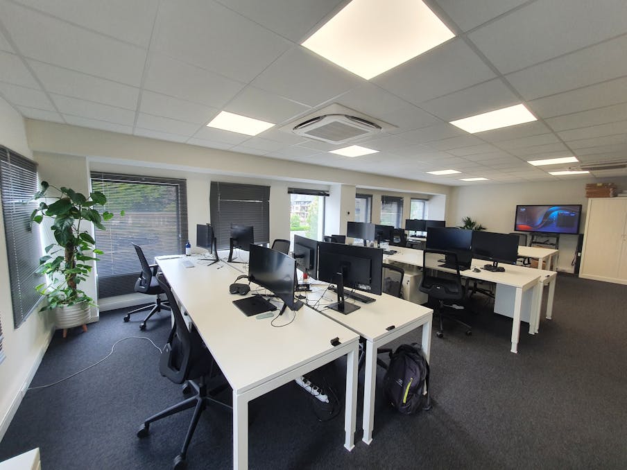 Kantoor (110 m²) met all-in diensten in IDOLA bedrijvencentrum te Lochristi