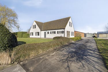 Grote boerderij met 4 slaapkamers te koop in Essen-Horendonk