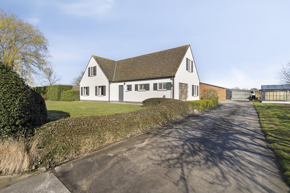 Grote boerderij met 4 slaapkamers te koop in Essen-Horendonk