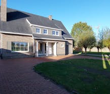 Prachtige statige alleenstaande woning te huur in Desselgem!