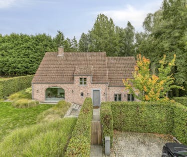 Prachtig gelegen instapklare villa op 12are met zwembad te Asse