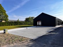 Instapklaar bedrijfsgebouw te koop in Poperinge