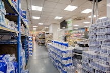 Handelspand 537m² met parking te koop op de Pauwengraaf