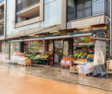 Handelspand 537m² met parking te koop op de Pauwengraaf