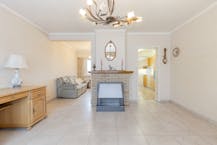 Woning met 3 slaapkamers, garage en tuin te koop.