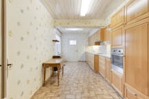 Woning met 3 slaapkamers, garage en tuin te koop.