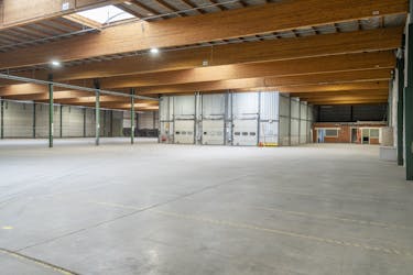 Multifunctioneel bedrijfsgebouw te huur in Beveren-Leie