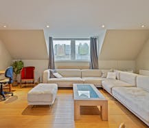 Huis/praktijk met veel potentieel gelegen te centrum Zwevezele