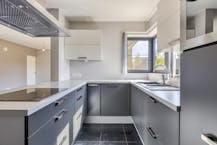 Instapklaar gelijkvloers appartement met autostaanplaats