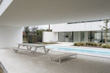 Hypermoderne strakke villa met zwembad nabij Roeselare