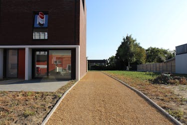 Autostaanplaats te huur centrum Aalter