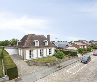 Villa te koop in Boezinge met 5 kamers en garage