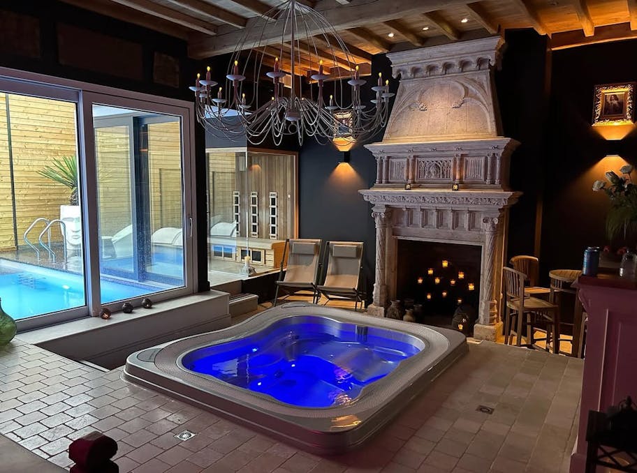 Opbrengsteigendom met 2 privatieve sauna's met Appartement