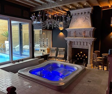 Opbrengsteigendom met 2 privatieve sauna's met Appartement