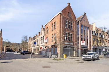 Twee aanpalende gebouwen te koop in het centrum Ieper