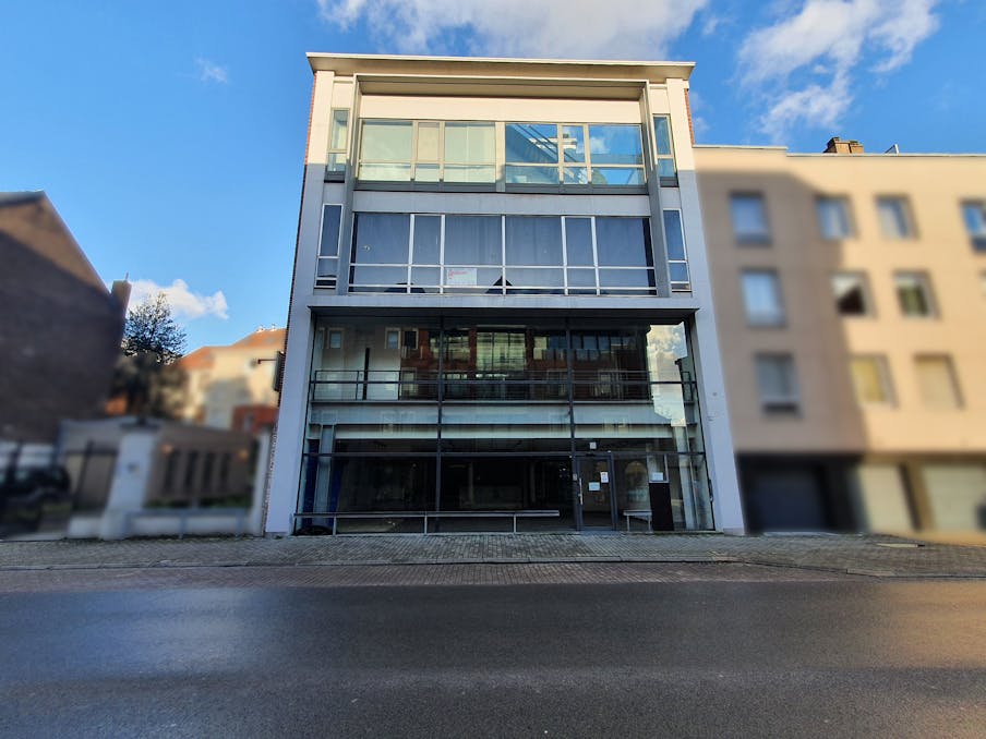 Local commercial (290 m²) avec bureaux (291 m²) au centre d'Audenarde