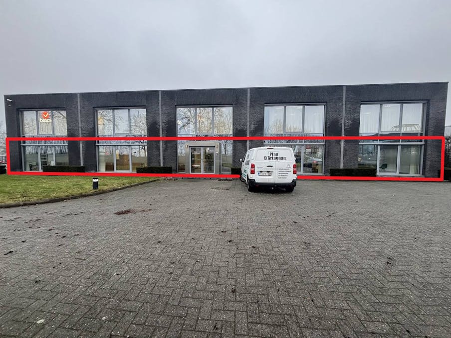 Kantoor te huur van ca. 245 m² te huur in Waregem.