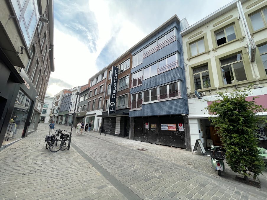 Casco handelspand van ca. 140 m² te huur in hartje Hasselt