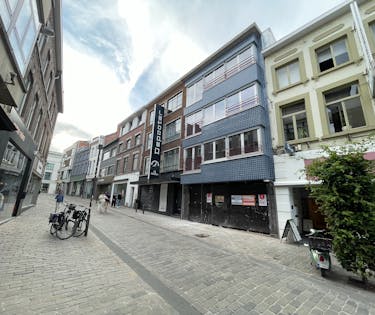 Casco handelspand van ca. 140 m² te huur in hartje Hasselt