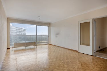 Te renoveren appartement te koop in Berchem