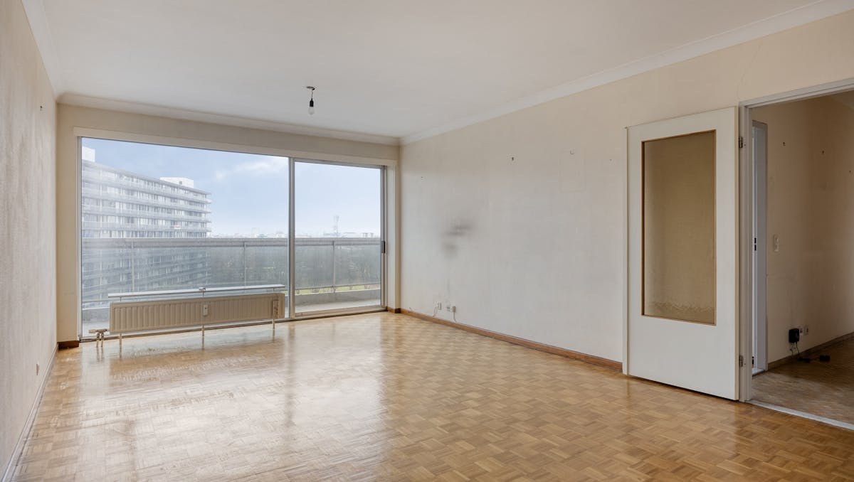 Te renoveren appartement te koop in Berchem