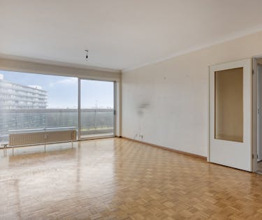 Te renoveren appartement te koop in Berchem