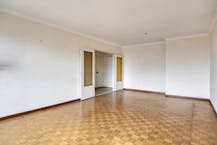 Te renoveren appartement te koop in Berchem