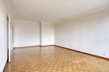 Te renoveren appartement te koop in Berchem