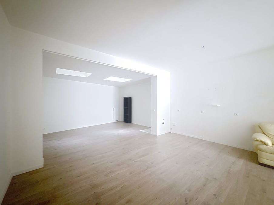 Te huur: Vernieuwd handelspand met toplocatie in Oostende!