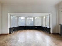 Statige woning met 6 slaapkamers en zonnige tuin te Pittem.