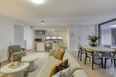 Gelijkvloers appartement met 3 slaapkamers in historisch centrum van Brugge.