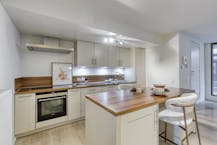 Gelijkvloers appartement met 3 slaapkamers in historisch centrum van Brugge.