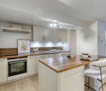 Gelijkvloers appartement met 3 slaapkamers in historisch centrum van Brugge.