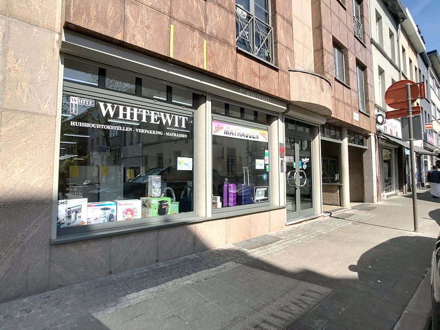 Handelspand  van ca. 326 m² te koop in Antwerpen