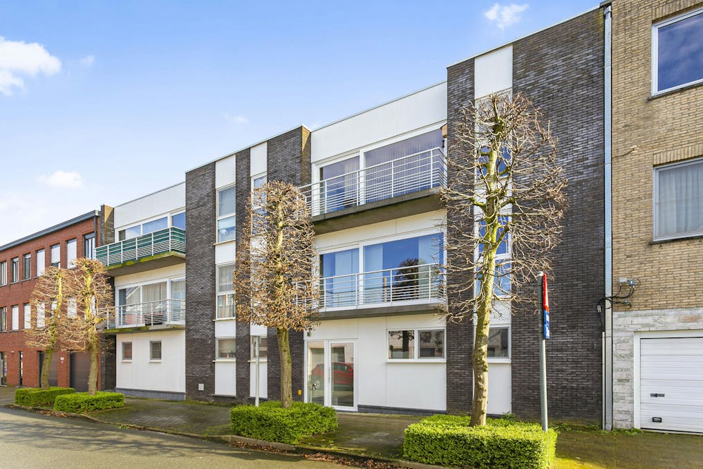 Instapklaar appartement te koop te Sint-Andries met 1 slpk en terras
