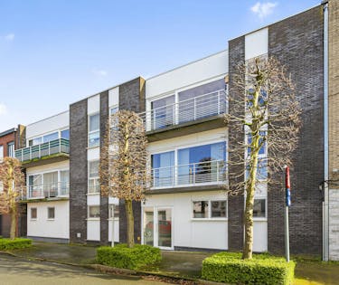Instapklaar appartement te koop te Sint-Andries met 1 slpk en terras