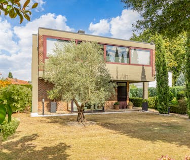 Uitzonderlijke villa met praktijk op toplocatie in Hasselt