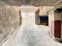 Goed gelegen autostaanplaats te koop in Merksem!