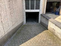 Goed gelegen autostaanplaats te koop in Merksem!