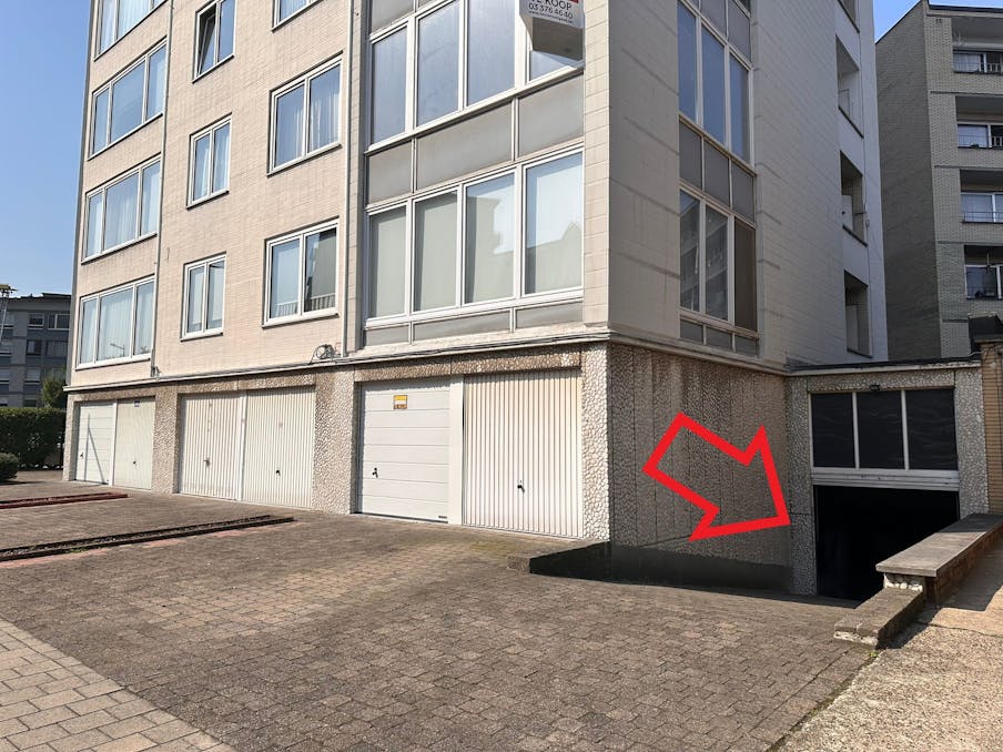 Goed gelegen autostaanplaats te koop in Merksem!