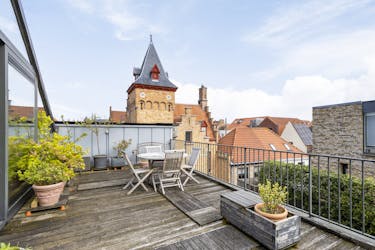 Ruim, lichtrijk appartement met twee slaapkamers te koop in Brugge