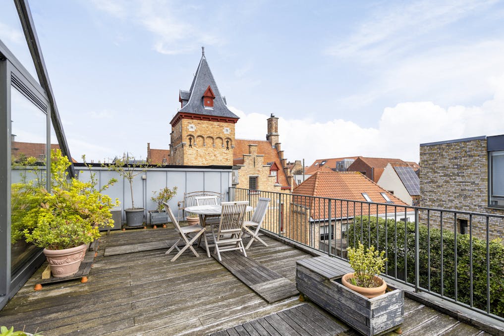 Ruim, lichtrijk appartement met twee slaapkamers te koop in Brugge