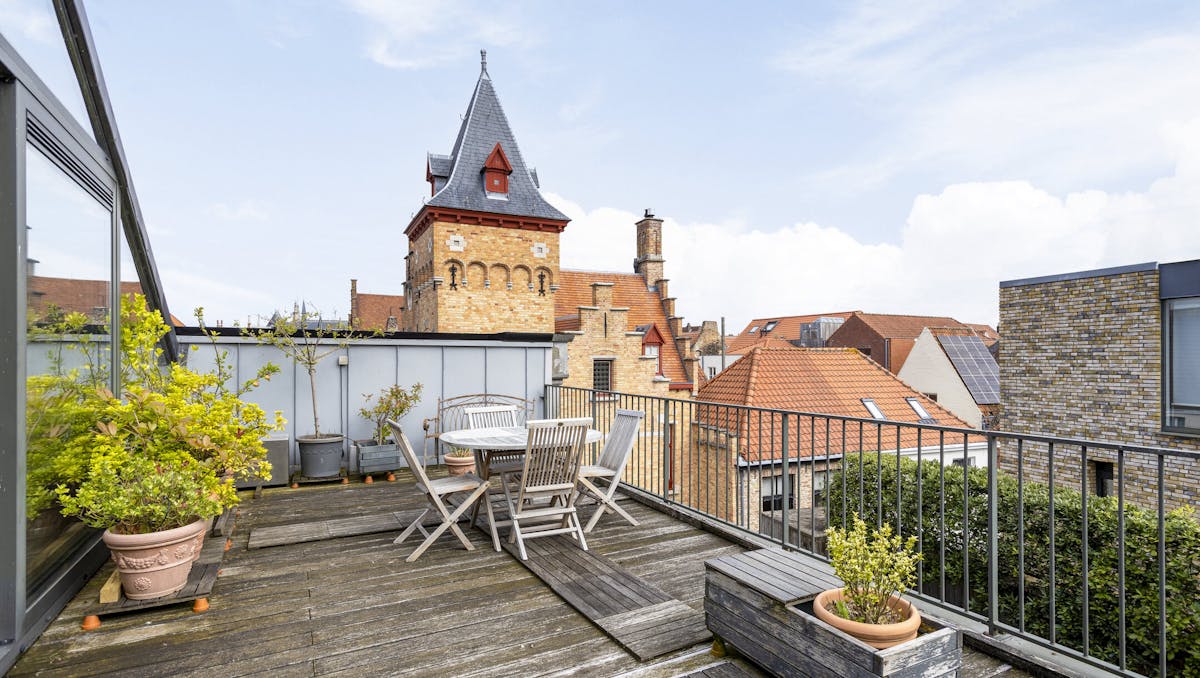 Ruim, lichtrijk appartement met twee slaapkamers te koop in Brugge