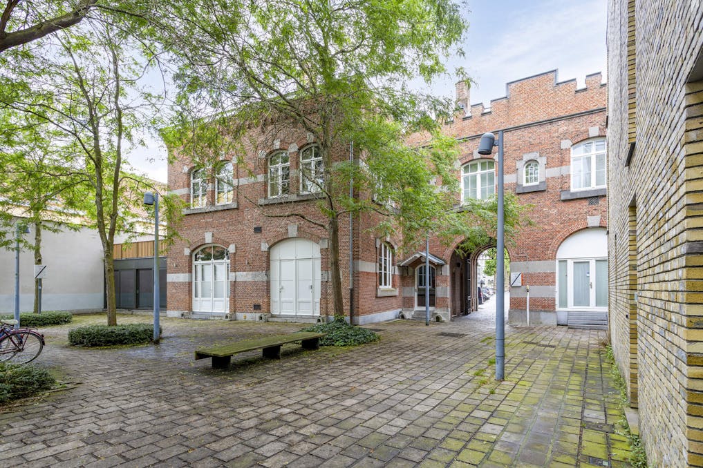 Ruim, lichtrijk appartement met twee slaapkamers te koop in Brugge