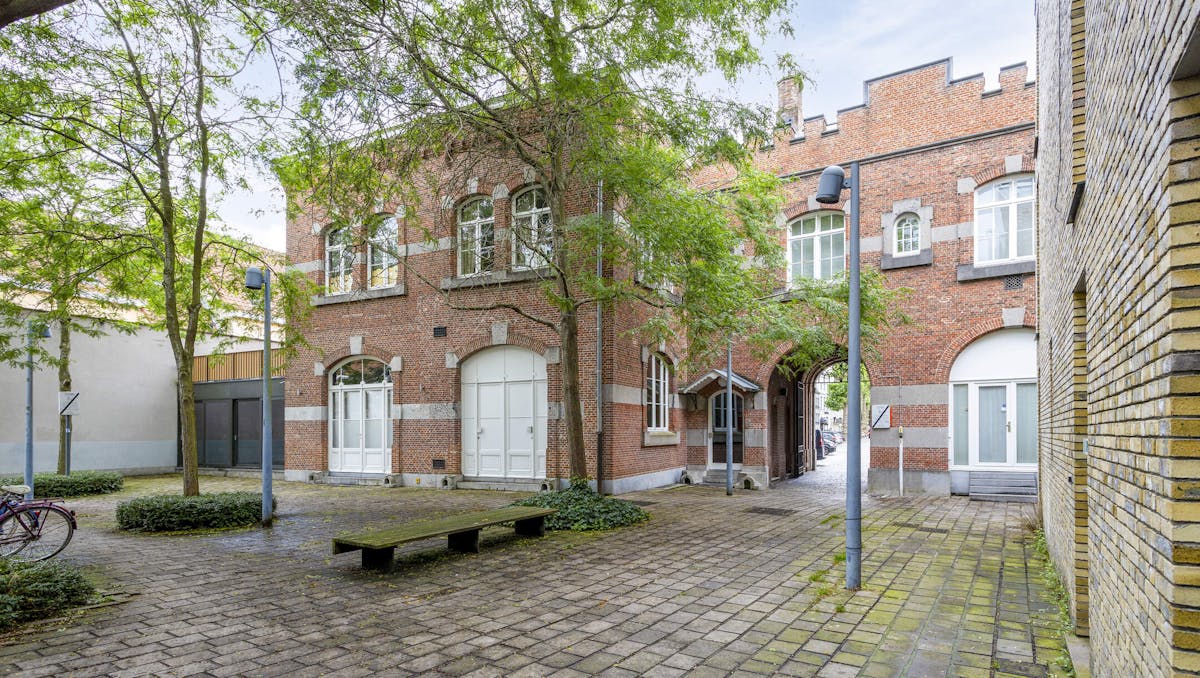 Ruim, lichtrijk appartement met twee slaapkamers te koop in Brugge