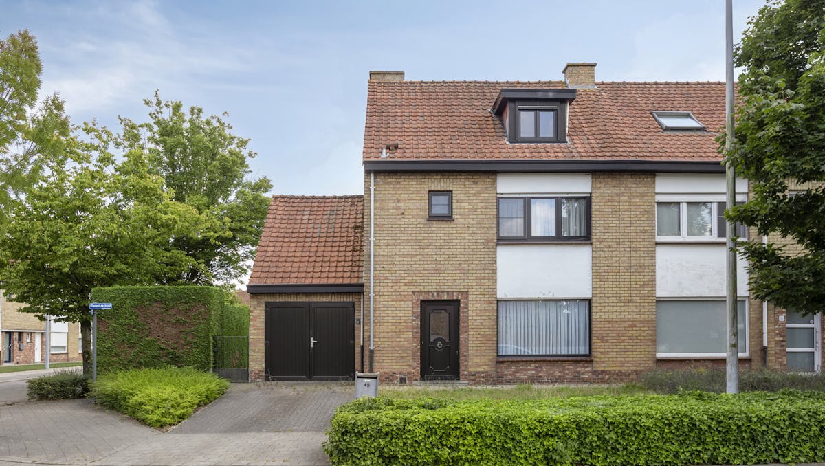 Ruime gezinswoning met tuin te koop in Roeselare