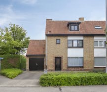 Halfopen huis met tuin in de Glazeniersstraat in Roeselare
